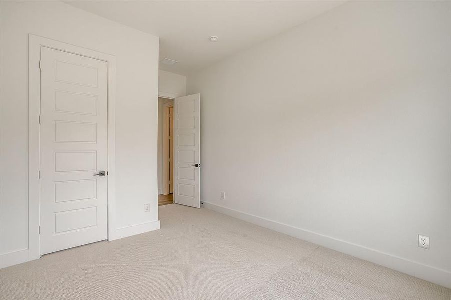 Spacious, unfurnished interior of a new home in Talon Hills, Fort Worth (Image 17). Spacious, unfurnished interior of a new home in Talon Hills, Fort Worth (Image 17).