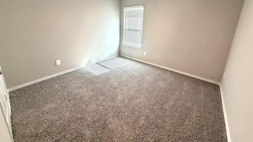 Spacious, unfurnished interior of a new home in Sunnycreek, Fort Worth (Image 23).
