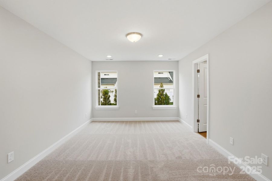 Spacious, unfurnished interior of a new home in Harrisburg Village, Harrisburg (Image 38).