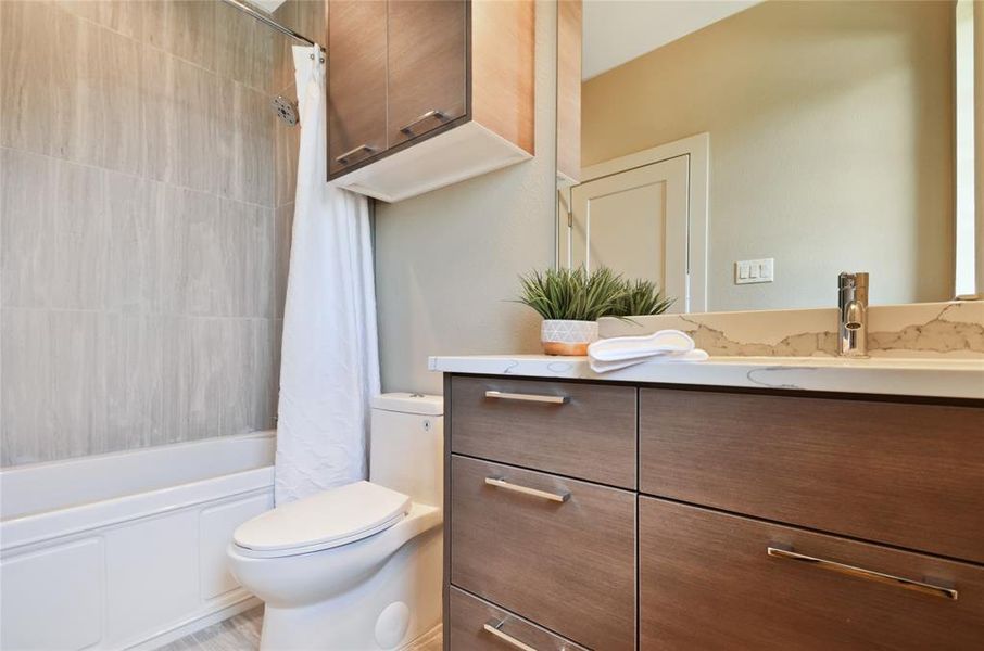 Full bath with vanity and shower / bath combo with shower curtain