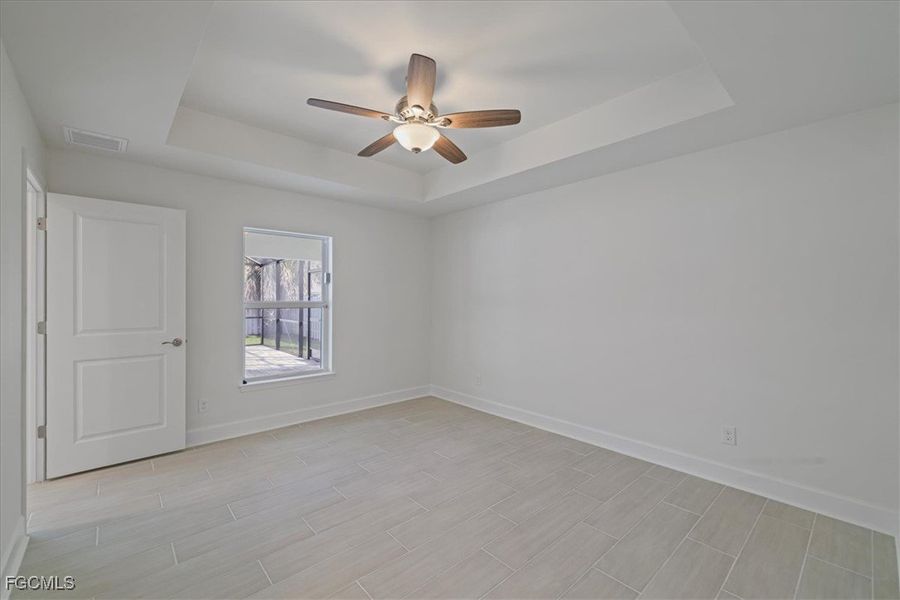 Spacious, unfurnished interior of a new home in Cape Coral, Cape Coral (Image 25).