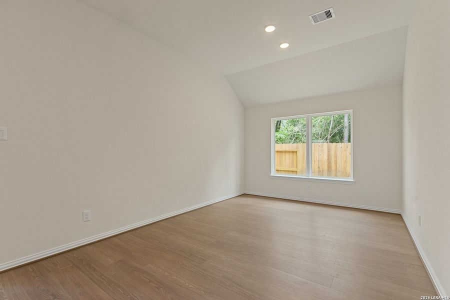 Spacious, unfurnished interior of a new home in Prominence, San Antonio (Image 13).