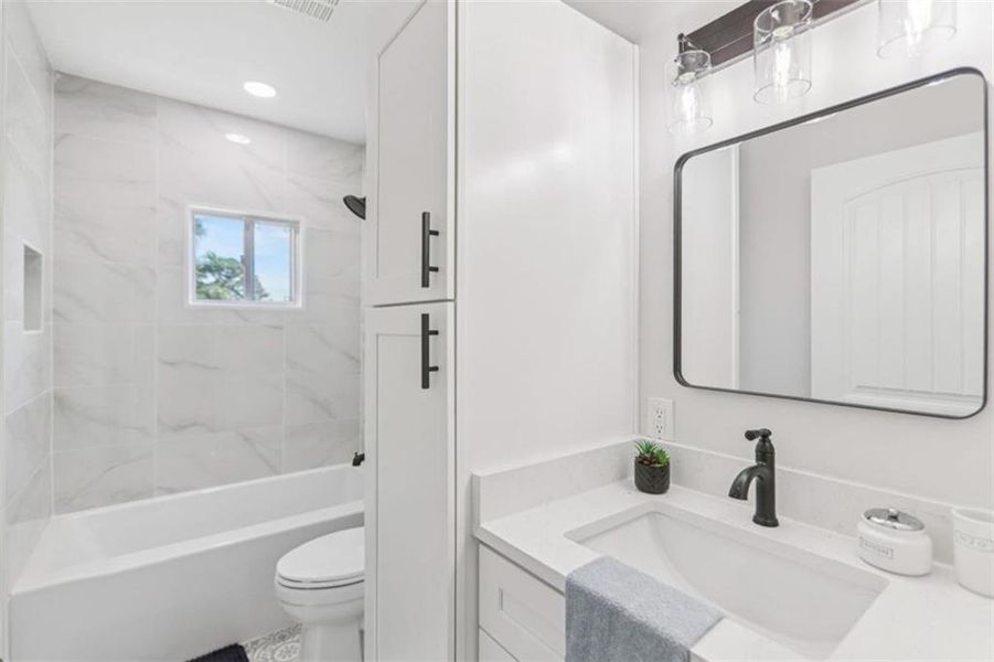 Furnished interior view inside a new home in , Atlanta (Image 33).