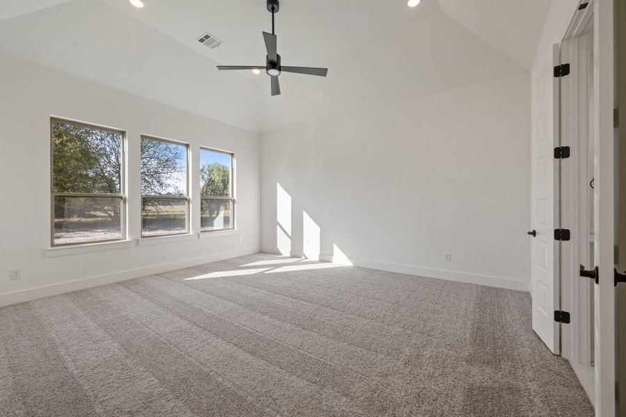 Spacious, unfurnished interior of a new home in Rolling Creek Ranch, Aledo (Image 40).