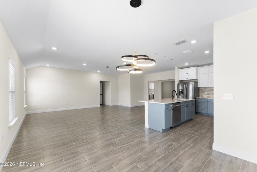 Spacious, unfurnished interior of a new home in , Ocala (Image 25).