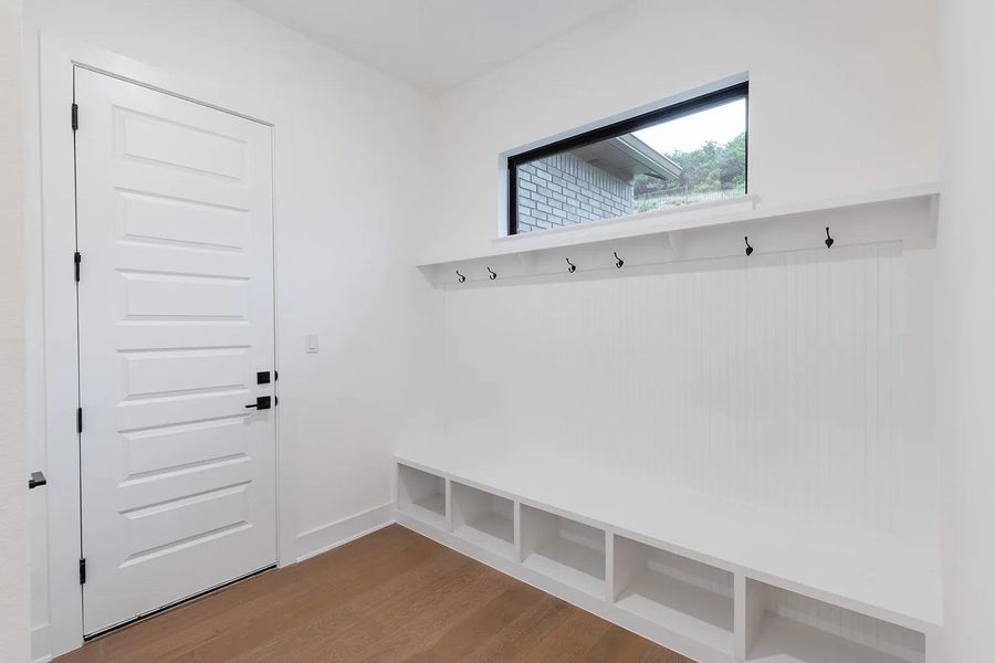 Lynmar IV G Family foyer