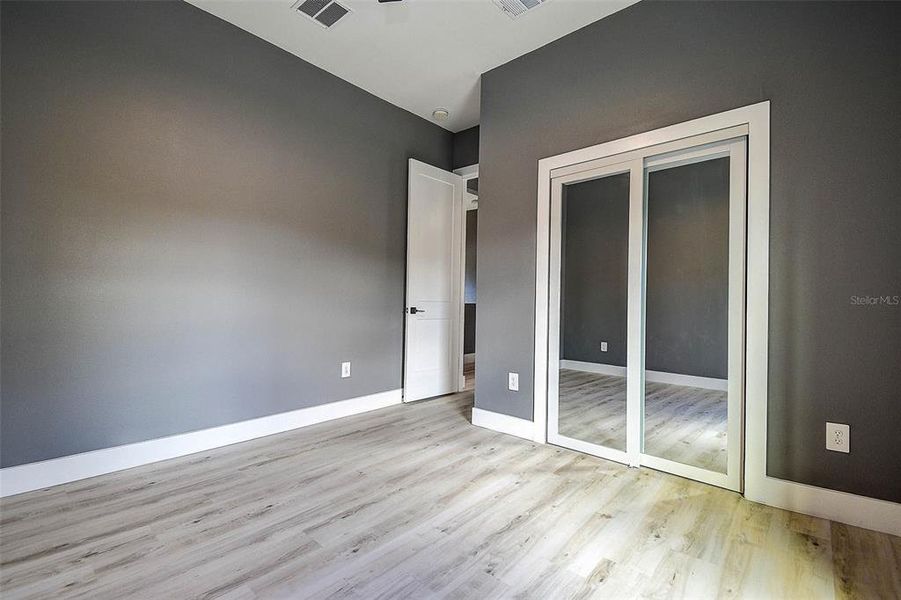 Spacious, unfurnished interior of a new home in , St. Petersburg (Image 15).