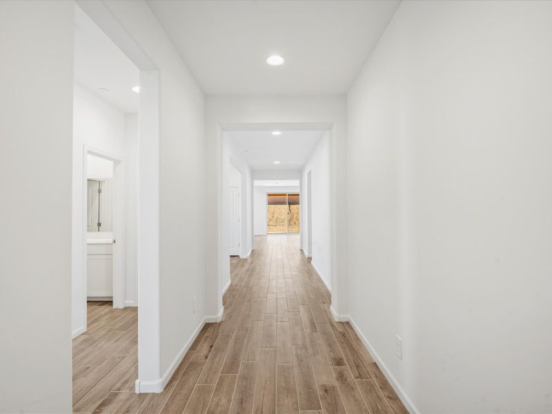 Spacious, unfurnished interior of a new home in Arbor at Madera Highlands II, Sahuarita (Image 11).