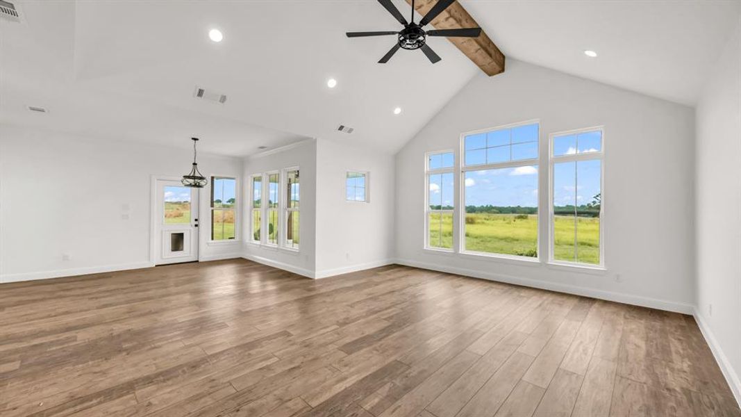 Spacious, unfurnished interior of a new home in Oak Water Ranch, Granbury (Image 20).