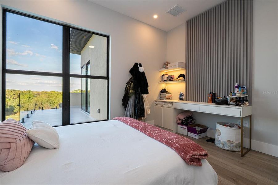 Furnished interior view inside a new home in , Montverde (Image 67).