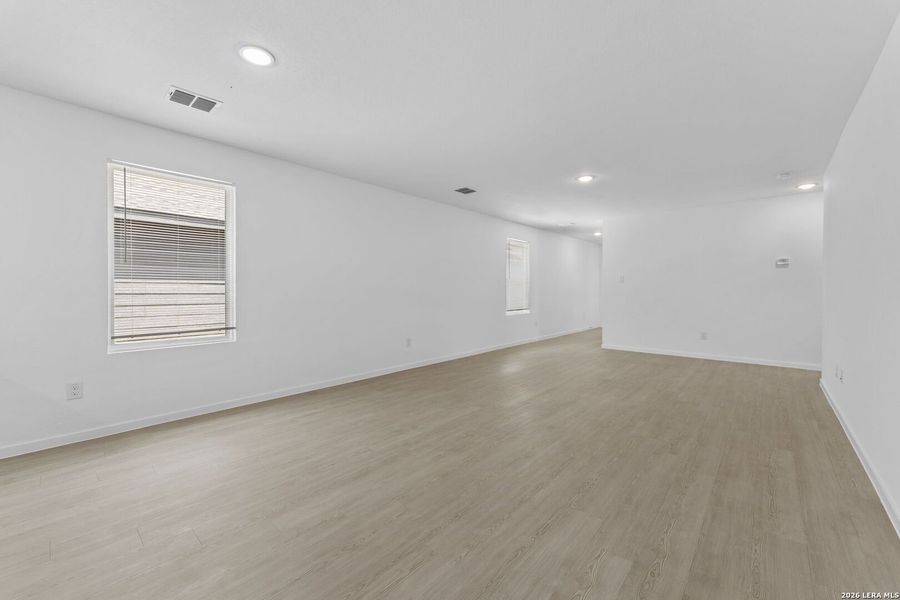 Spacious, unfurnished interior of a new home in Higdon Crossing, San Antonio (Image 13).