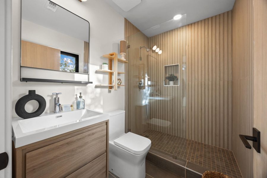 Full en suite bathroom Full en suite bathroom