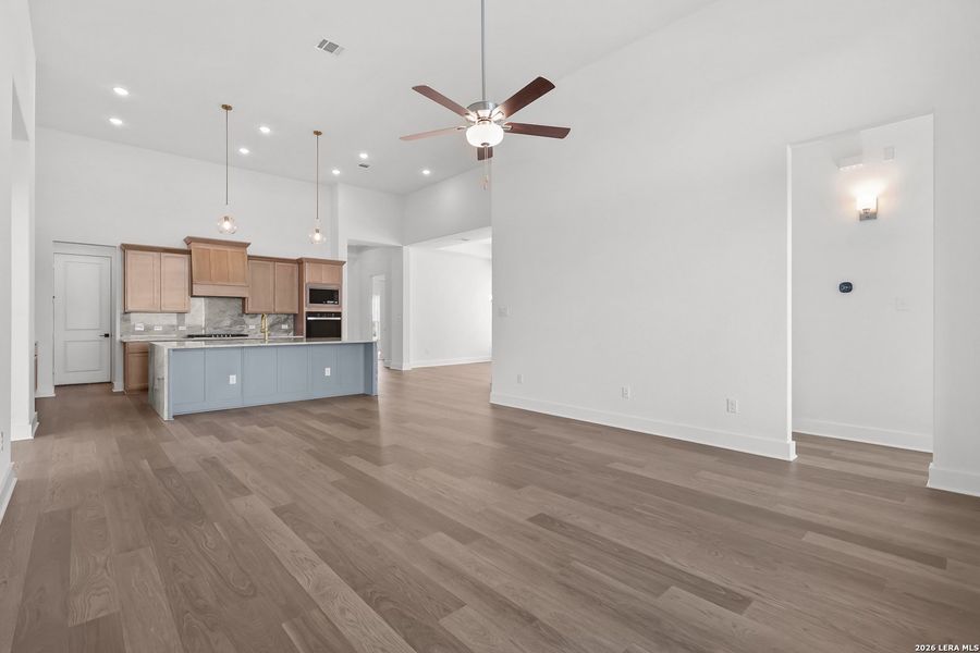 Spacious, unfurnished interior of a new home in Mayfair, New Braunfels (Image 32).