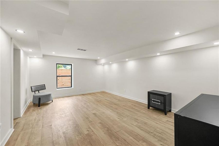 Spacious, unfurnished interior of a new home in , Atlanta (Image 29).