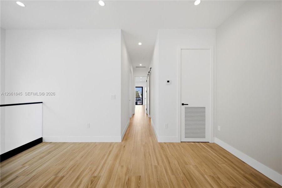 Spacious, unfurnished interior of a new home in , Fort Lauderdale (Image 52).