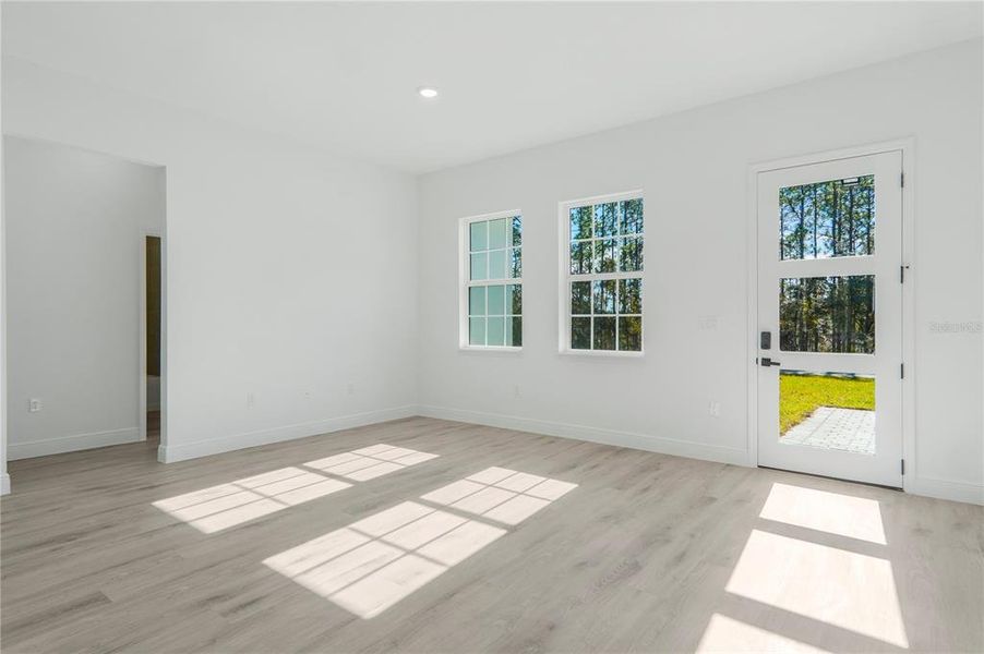 Spacious, unfurnished interior of a new home in , Dunnellon (Image 39).