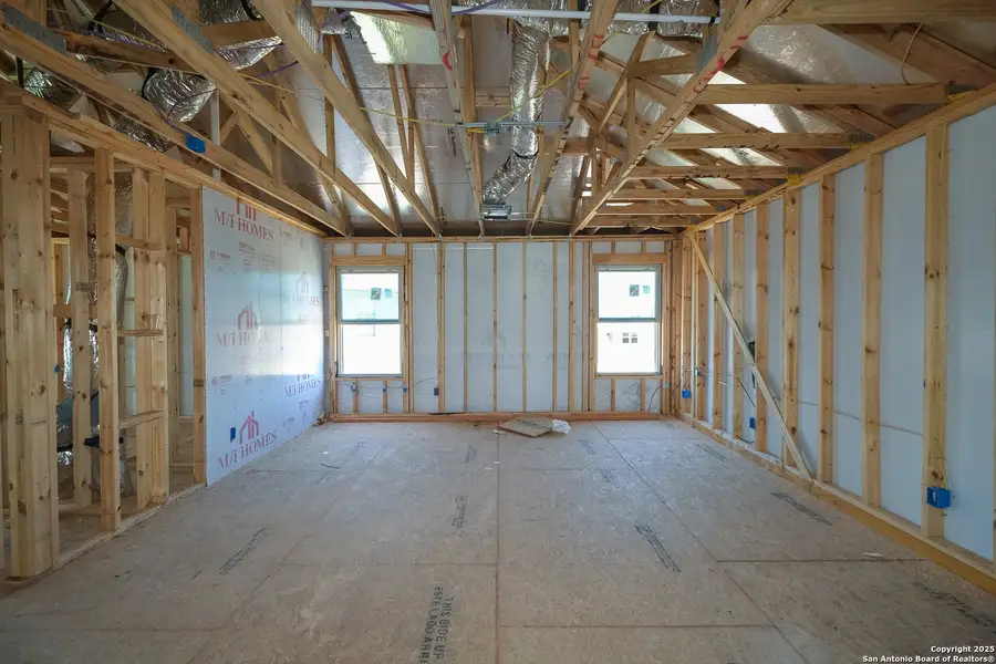 Spacious, unfurnished interior of a new home in Blue Ridge Ranch, San Antonio (Image 11).