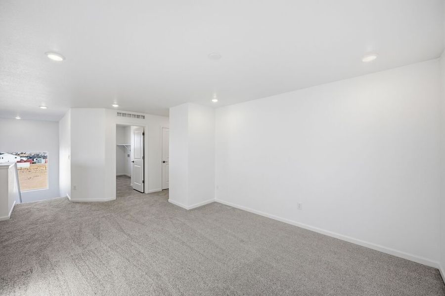 Spacious, unfurnished interior of a new home in Trailstone, Arvada (Image 20).