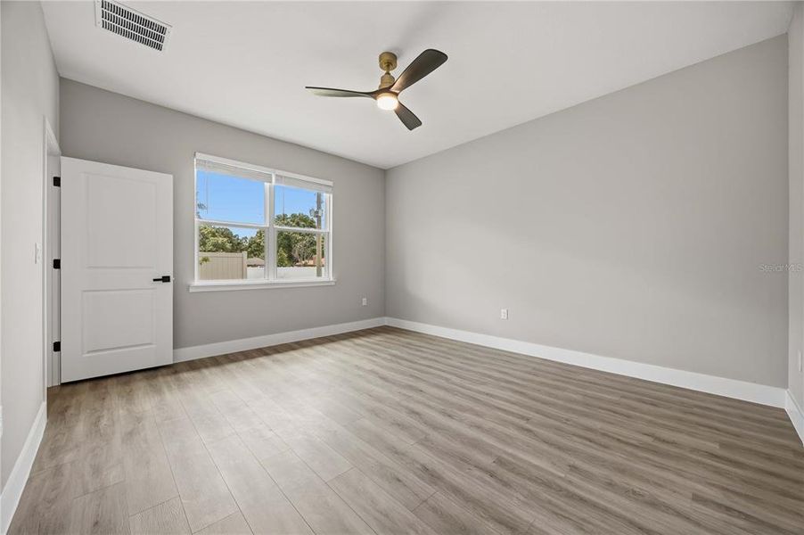 Spacious, unfurnished interior of a new home in , Winter Haven (Image 34).