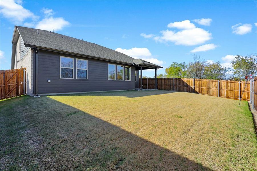 Exterior details and patio area of a home in Stark Farms, Denton (Image 31).