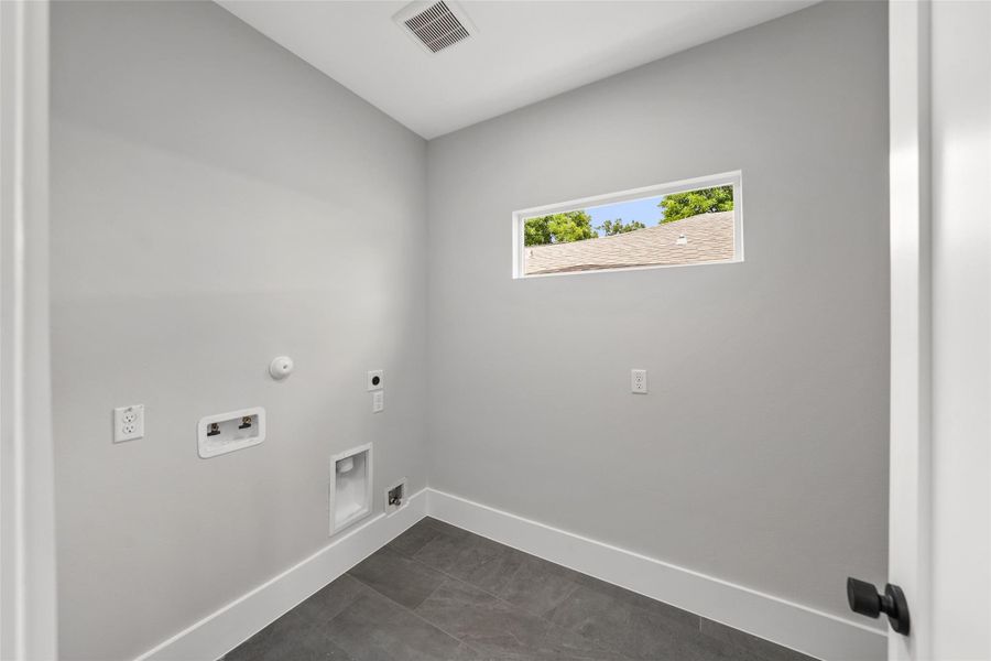Spacious, unfurnished interior of a new home in , Houston (Image 25).