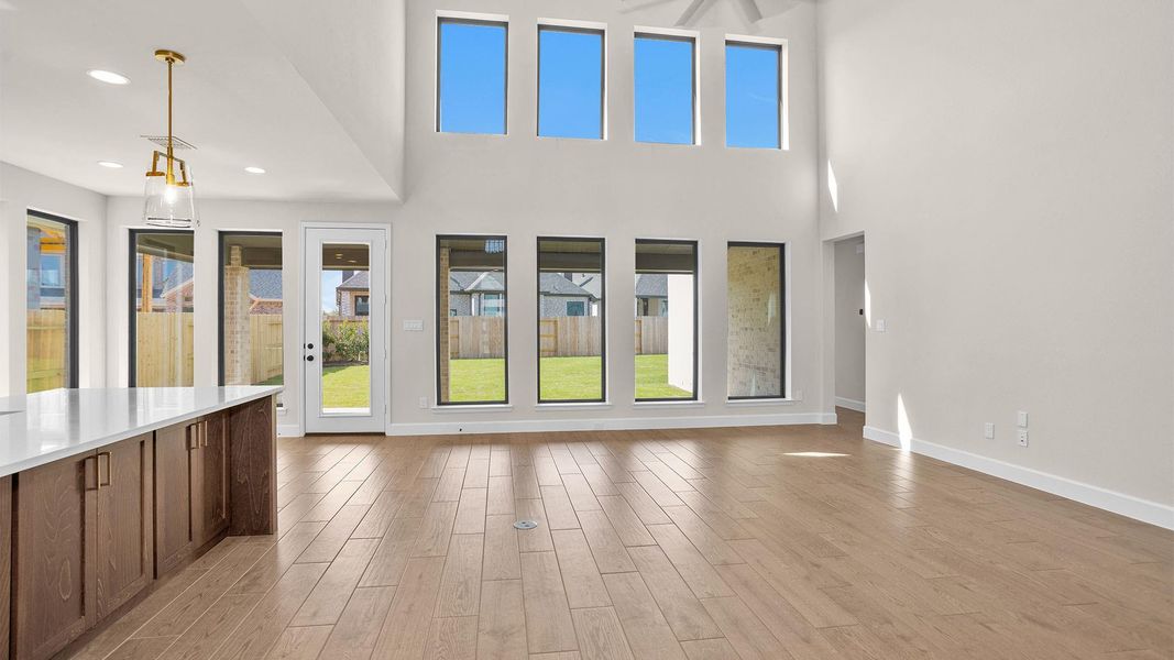 Spacious, unfurnished interior of a new home in Grange, Katy (Image 8).