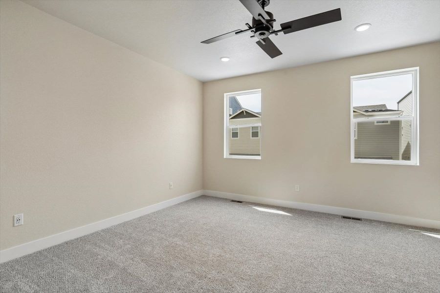 Spacious, unfurnished interior of a new home in Pony Park, Colorado Springs (Image 17).