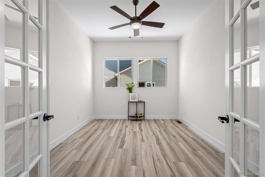 Spacious, unfurnished interior of a new home in Wolf Ranch - Enclave Collection, Colorado Springs (Image 30).