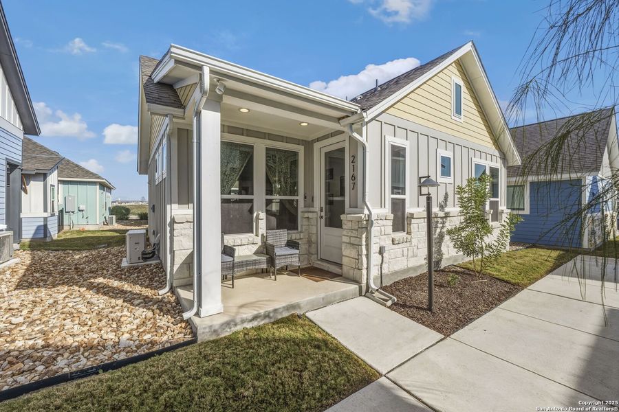 Exterior details and patio area of a home in , New Braunfels (Image 4).