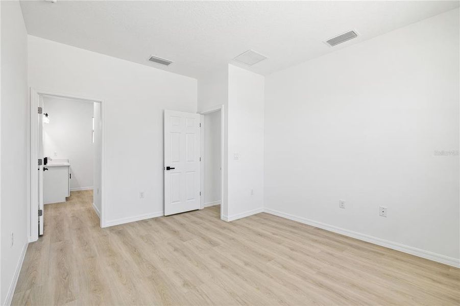 Spacious, unfurnished interior of a new home in , Poinciana (Image 26).