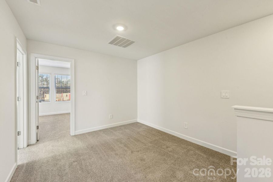 Spacious, unfurnished interior of a new home in Galloway Ridge, Charlotte (Image 15).