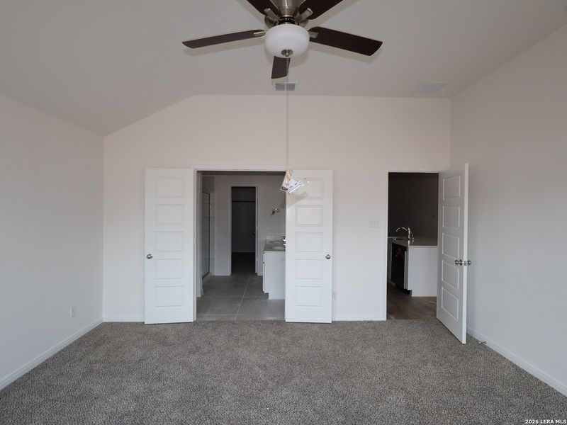 Spacious, unfurnished interior of a new home in Meadows at Clear Springs, New Braunfels (Image 23).