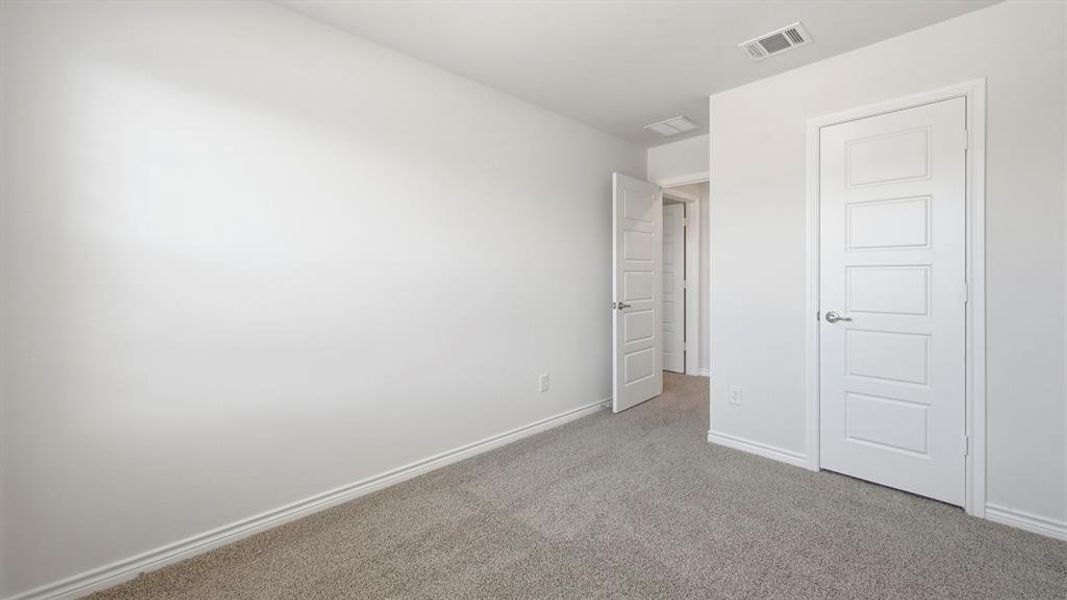 Spacious, unfurnished interior of a new home in Winchester Crossing, Princeton (Image 12).