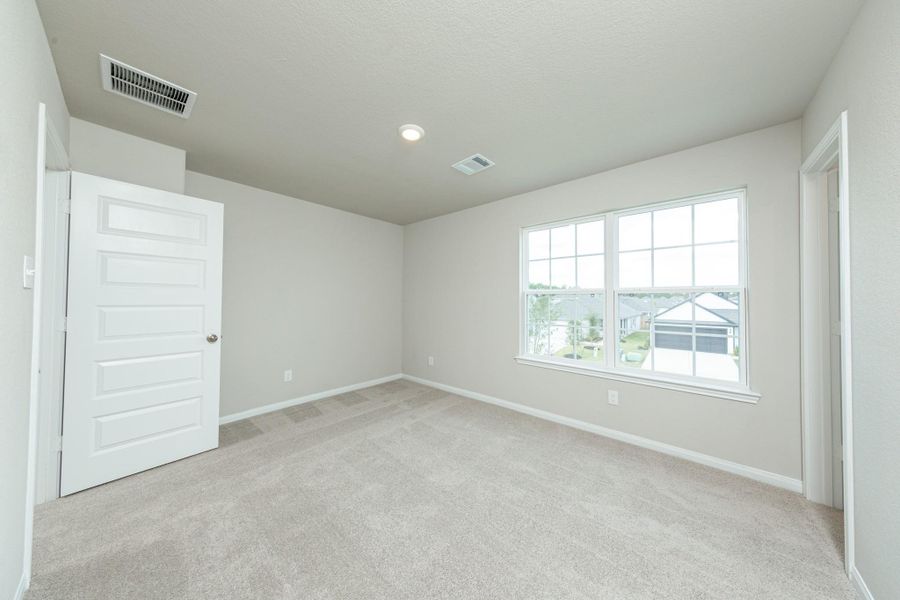 Spacious, unfurnished interior of a new home in Cliffstone Hills, Conroe (Image 19).