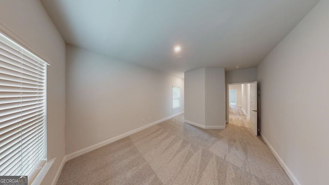 Spacious, unfurnished interior of a new home in Holliday Pass, Griffin (Image 18).