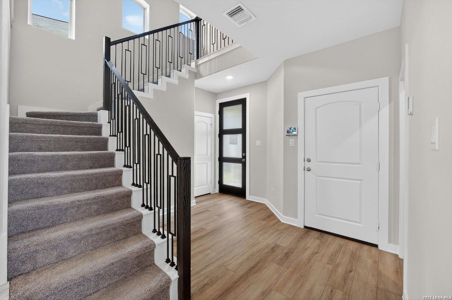 Spacious, unfurnished interior of a new home in Trilogy Grove, San Antonio (Image 8).