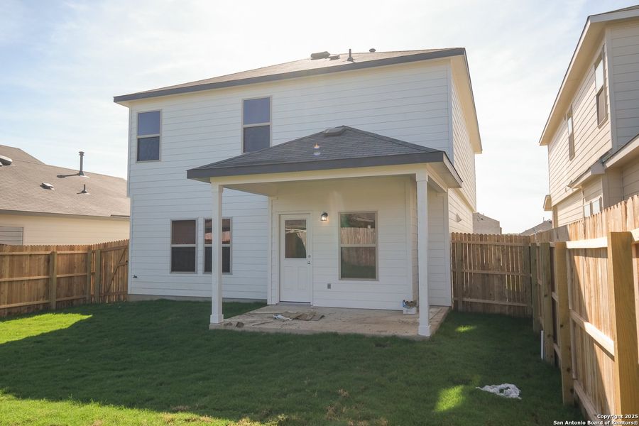 Exterior details and patio area of a home in Winding Brook, San Antonio (Image 4).