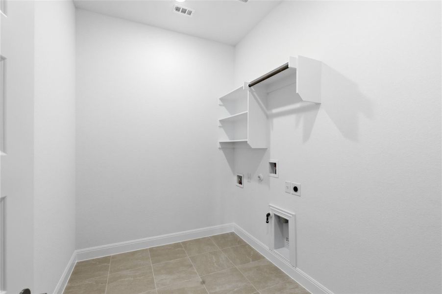 Spacious, unfurnished interior of a new home in Retreat at San Gabriel, Georgetown (Image 27).