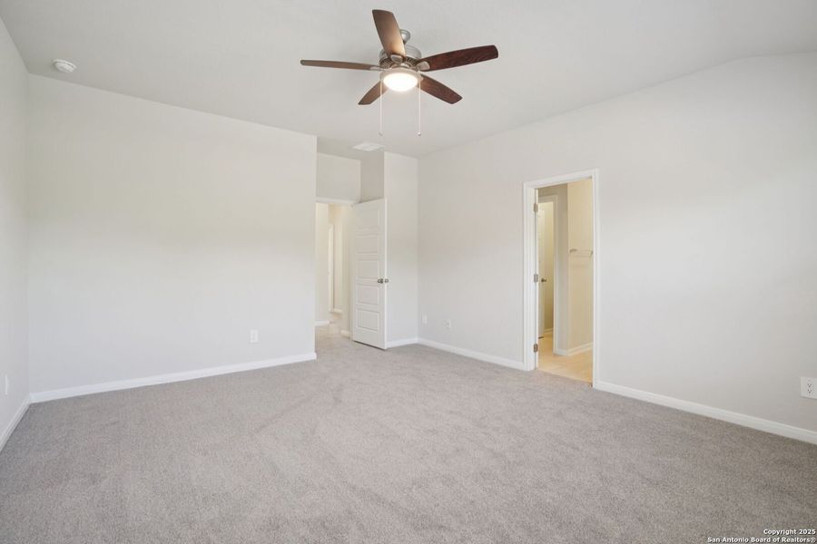 Spacious, unfurnished interior of a new home in Royal Crest, San Antonio (Image 20).