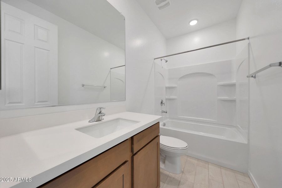 PHX_Landmarke_Lot 1042_Pacific_820_bath2