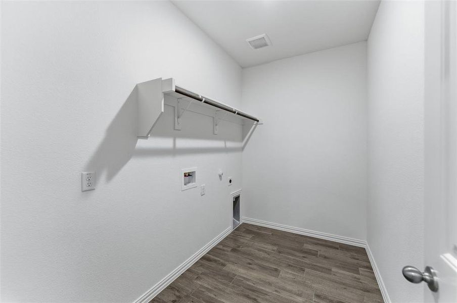 Spacious, unfurnished interior of a new home in Covenant Park, Springtown (Image 13).