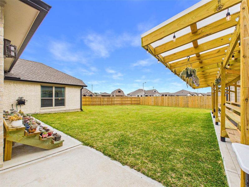 Exterior details and patio area of a home in Pedregal, Galveston (Image 31).