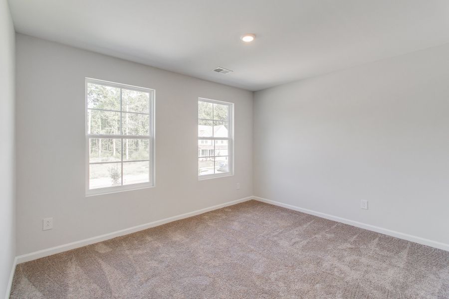 Spacious, unfurnished interior of a new home in Ellington, Elgin (Image 33).