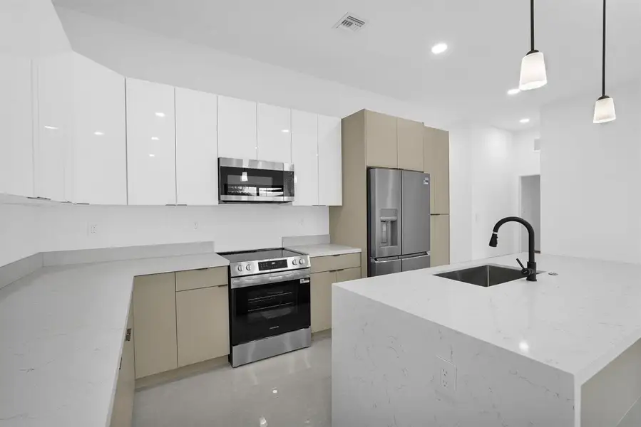 7-web-or-mls-DSC00054 7-web-or-mls-DSC00054