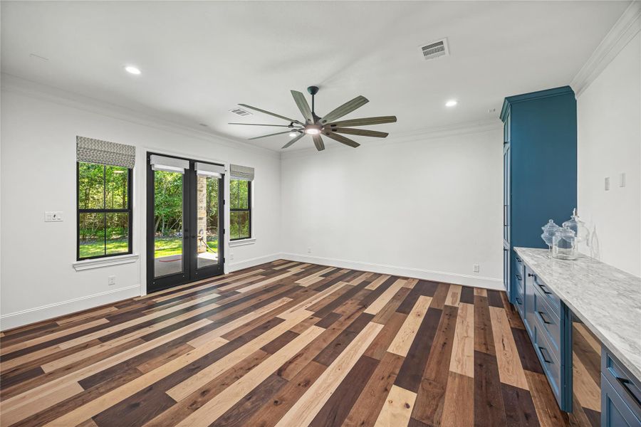 Opening directly to the patio, this space delivers a true indoor-outdoor lifestyle that enriches the home’s flow and amplifies its entertaining potential. Opening directly to the patio, this space delivers a true indoor-outdoor lifestyle that enriches the home’s flow and amplifies its entertaining potential.
