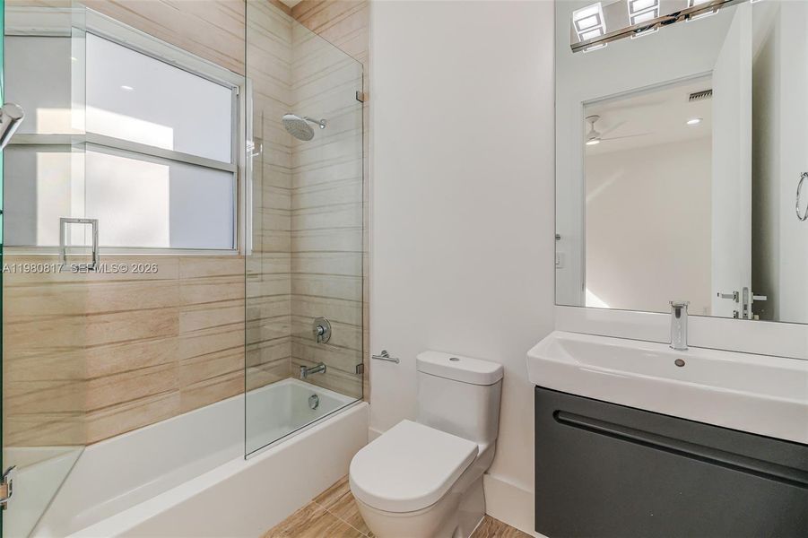 Furnished interior view inside a new home in , Biscayne Park (Image 9).