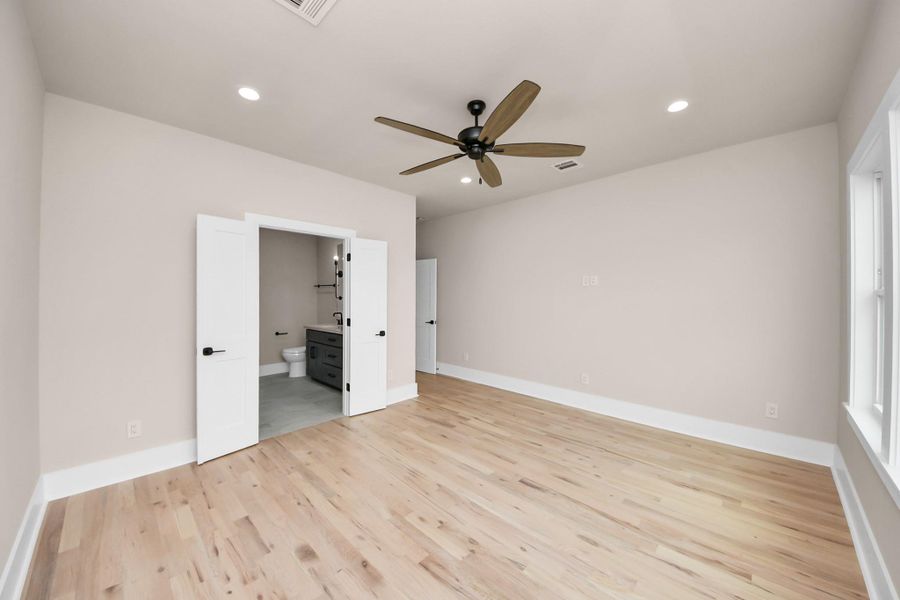 Spacious, unfurnished interior of a new home in , Houston (Image 39).