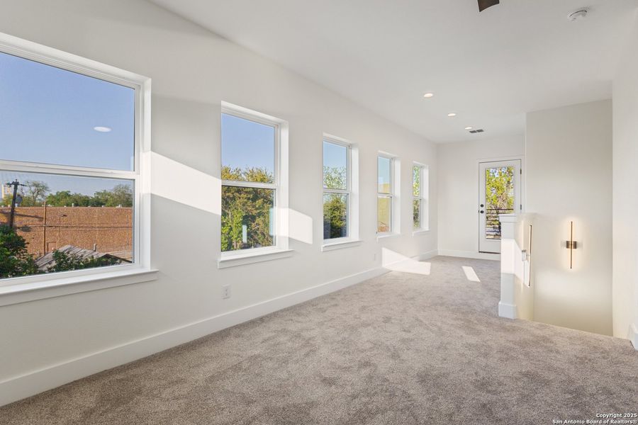 Spacious, unfurnished interior of a new home in , San Antonio (Image 21).