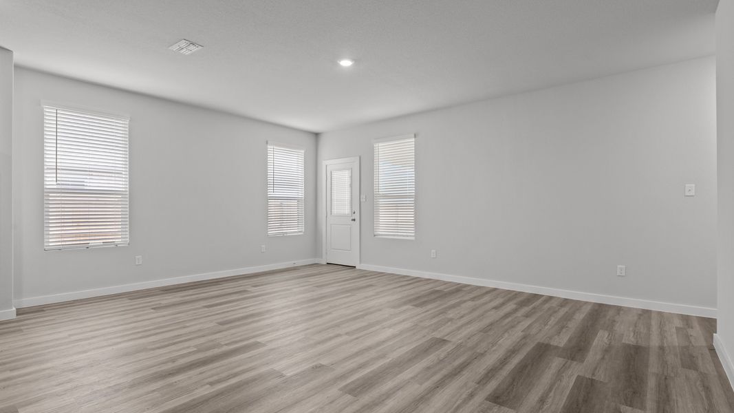 Spacious, unfurnished interior of a new home in Heritage Parks, Abilene (Image 9).