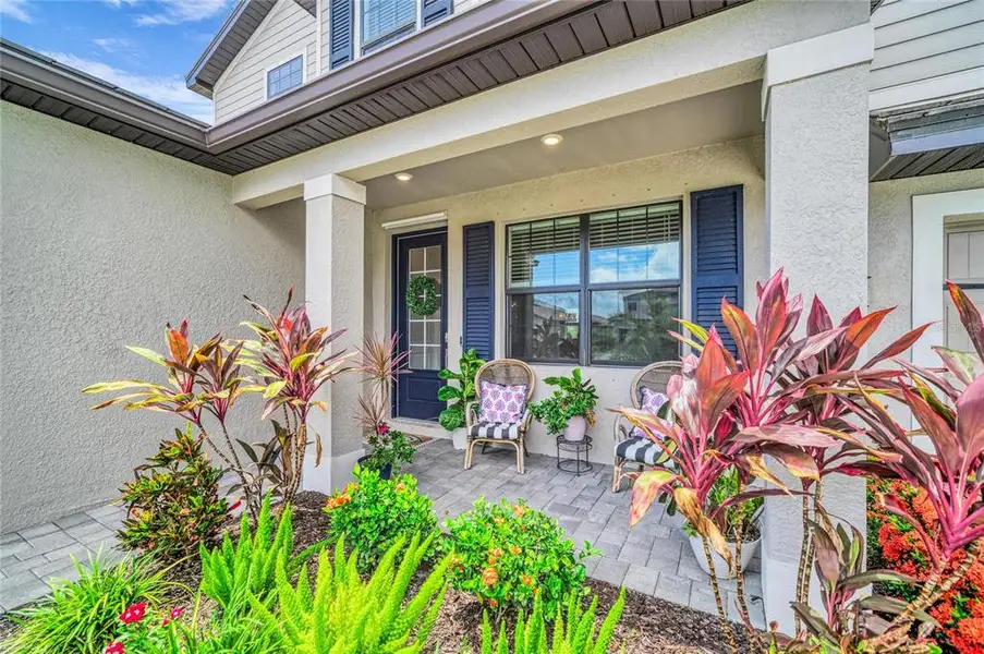 Exterior details and patio area of a home in , Lakewood Ranch (Image 3).